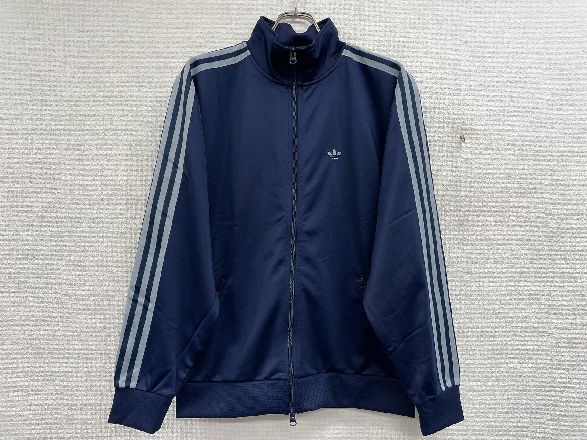 adidas IK9149 トラックジャケット（ジェンダーニュートラル）