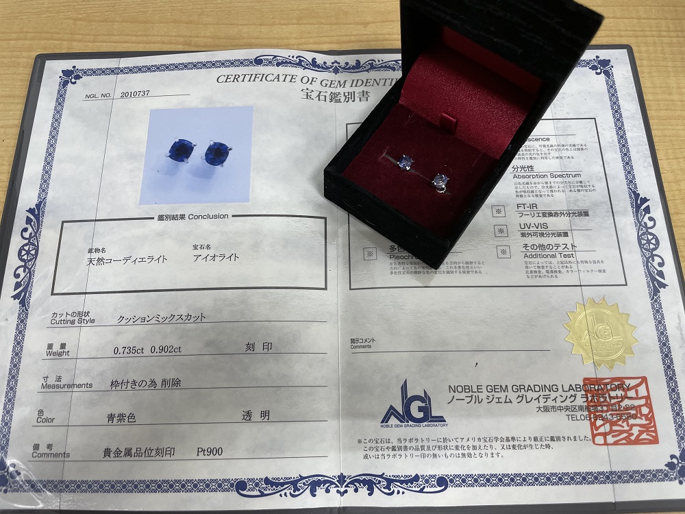 プラチナピアス アイオライト0.902-0.735ct
