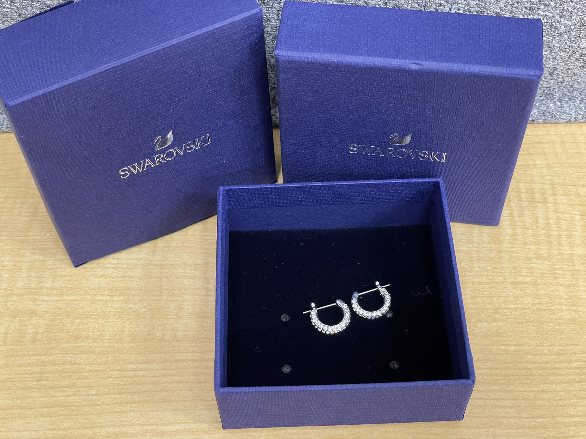 SWAROVSKI クリスタルミニフープピアス