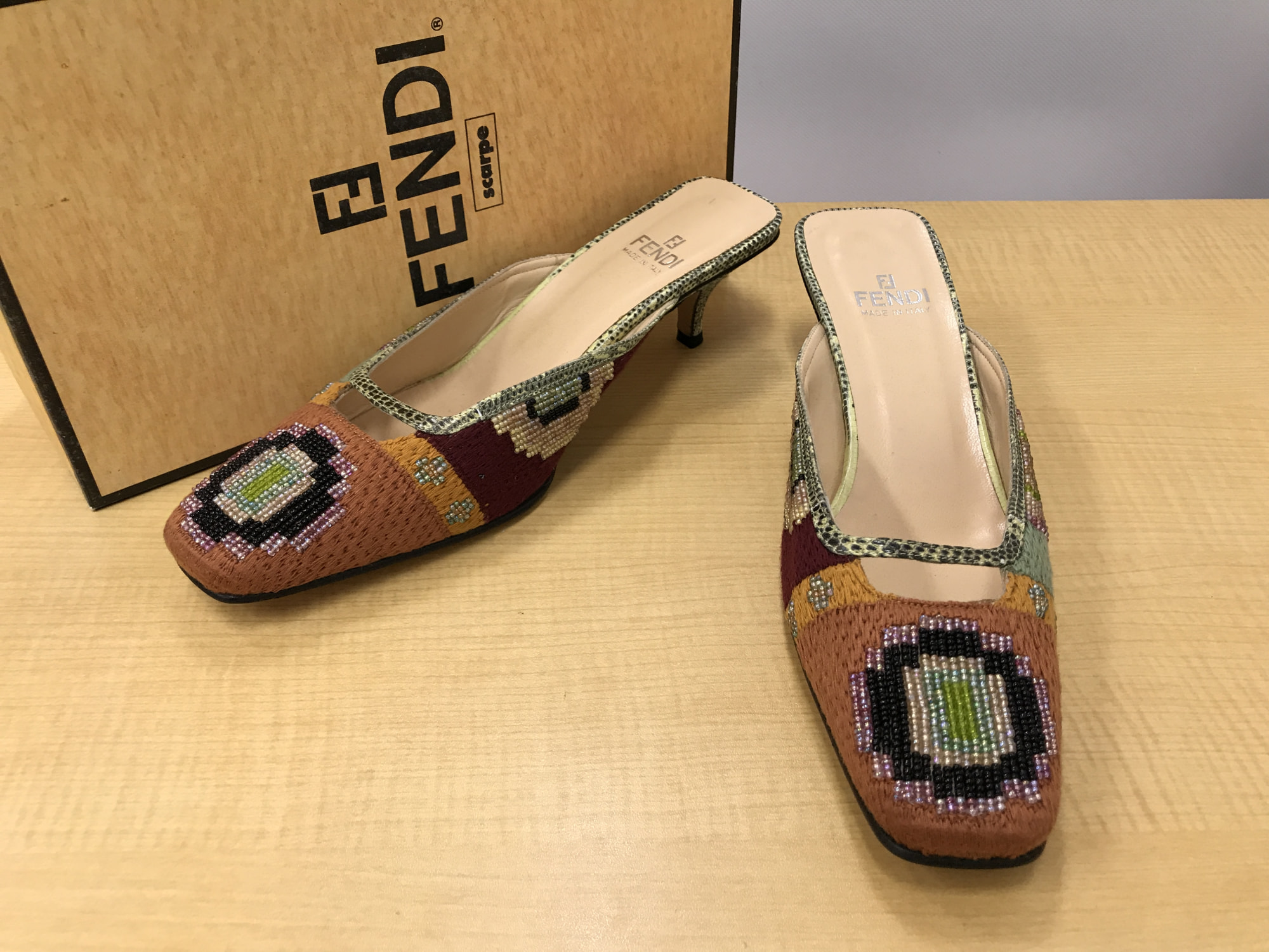 FENDI ビーズ刺繍ミュール