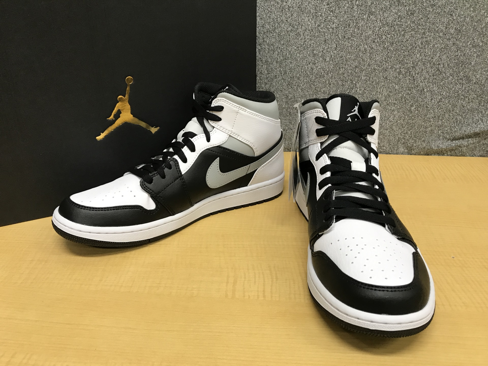 NIKE 554724-073 Air Jordan 1 Mid White Shadow