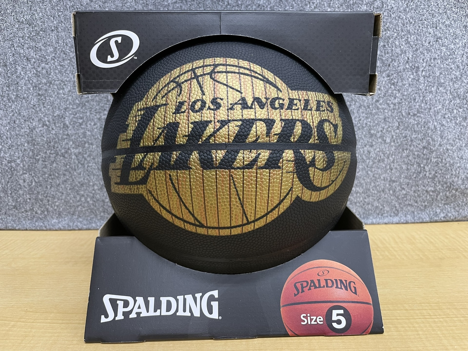 SPALDING 84-300J ハードウッドシリーズレイカーズバスケットボール5号球