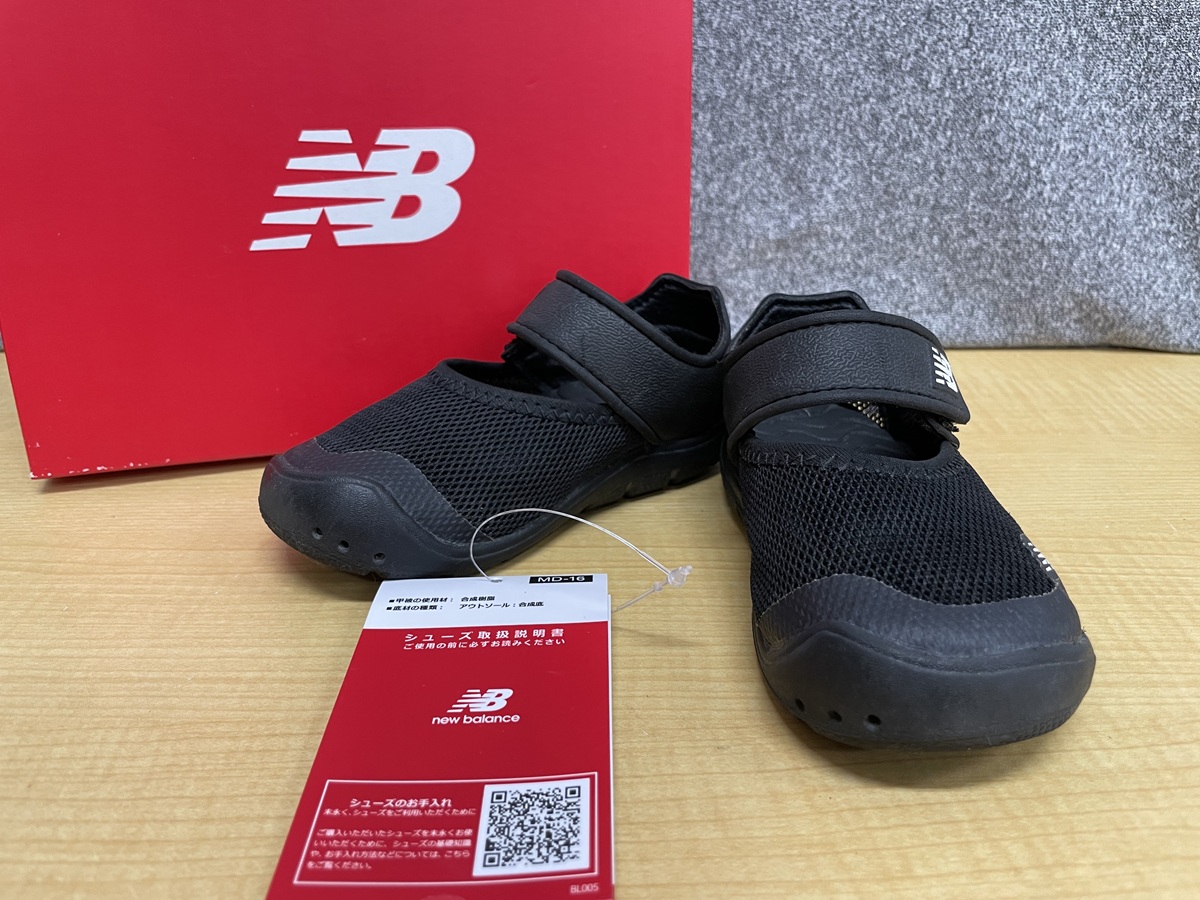 NEW BALANCE IO208BK2 キッズサンダル