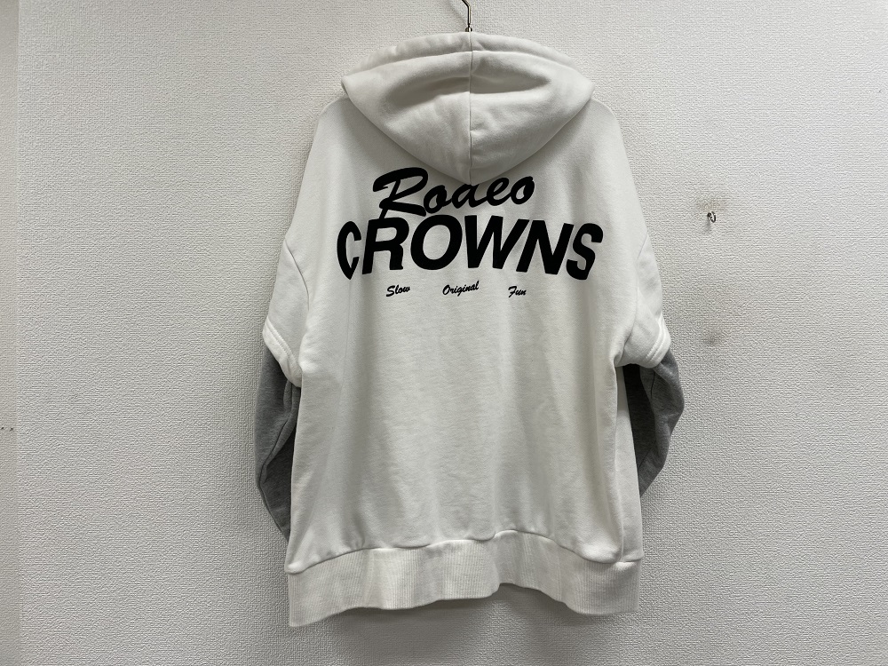 RODEO CROWNS WIDE BOWL レイヤードロゴパーカー