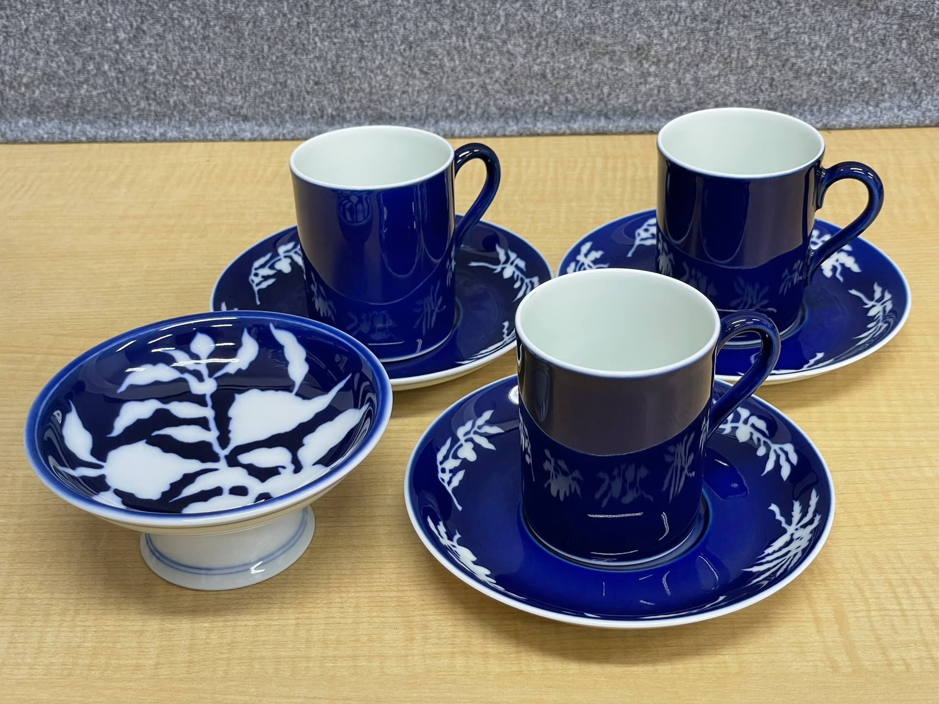 深川製磁 明宣徳年製写 草花折枝デミタスカップ&ソーサー