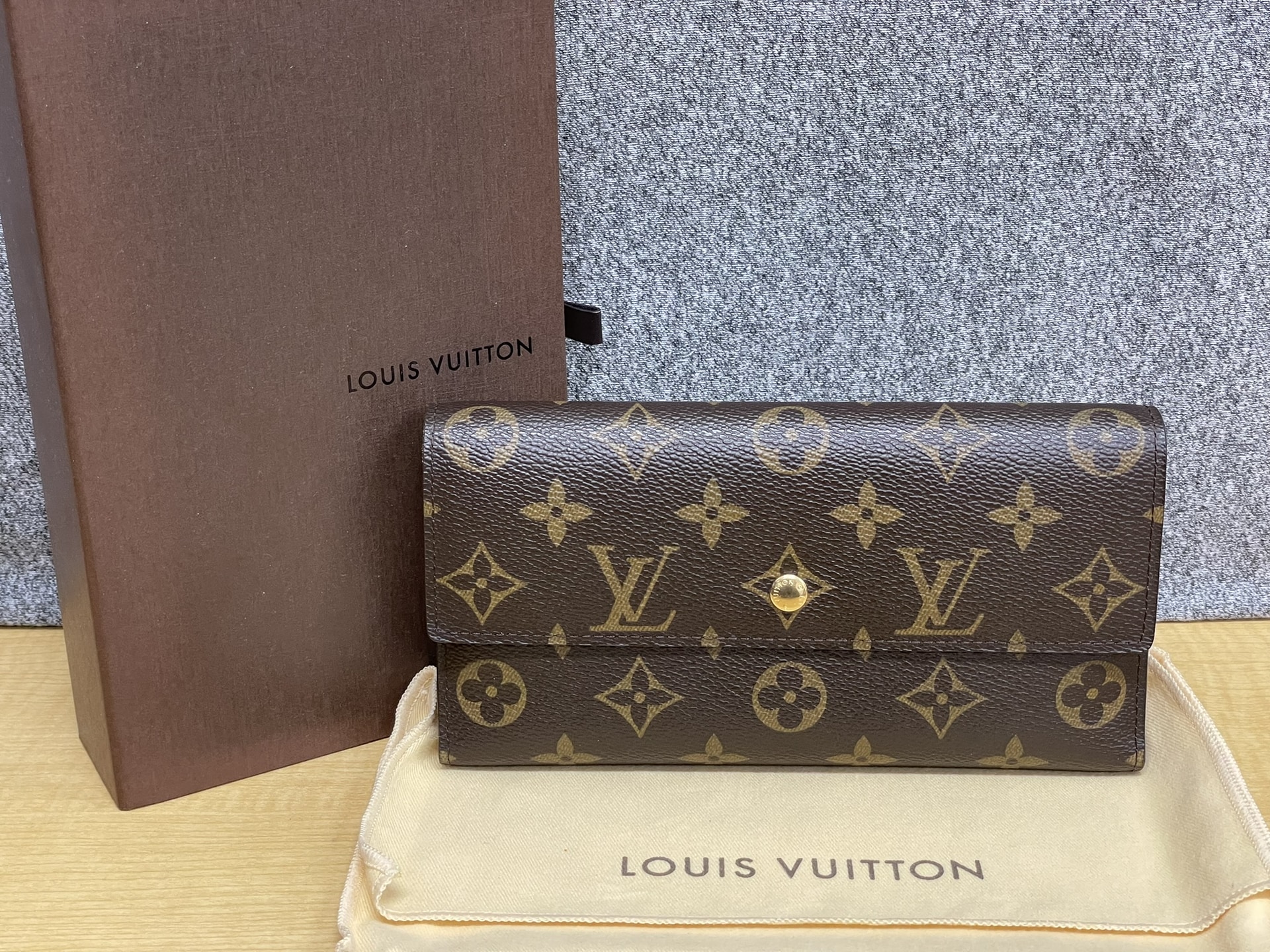 LOUIS VUITTON  M61217 モノグラム ポルトトレゾール・インターナショナル