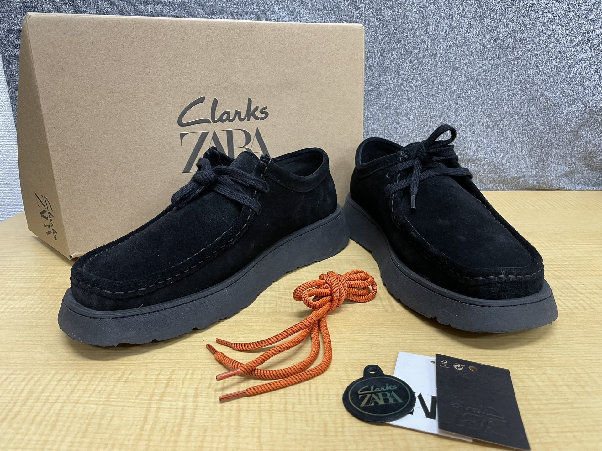 ZARA×Clarks ZAPATO WALLABEEスエードシューズ