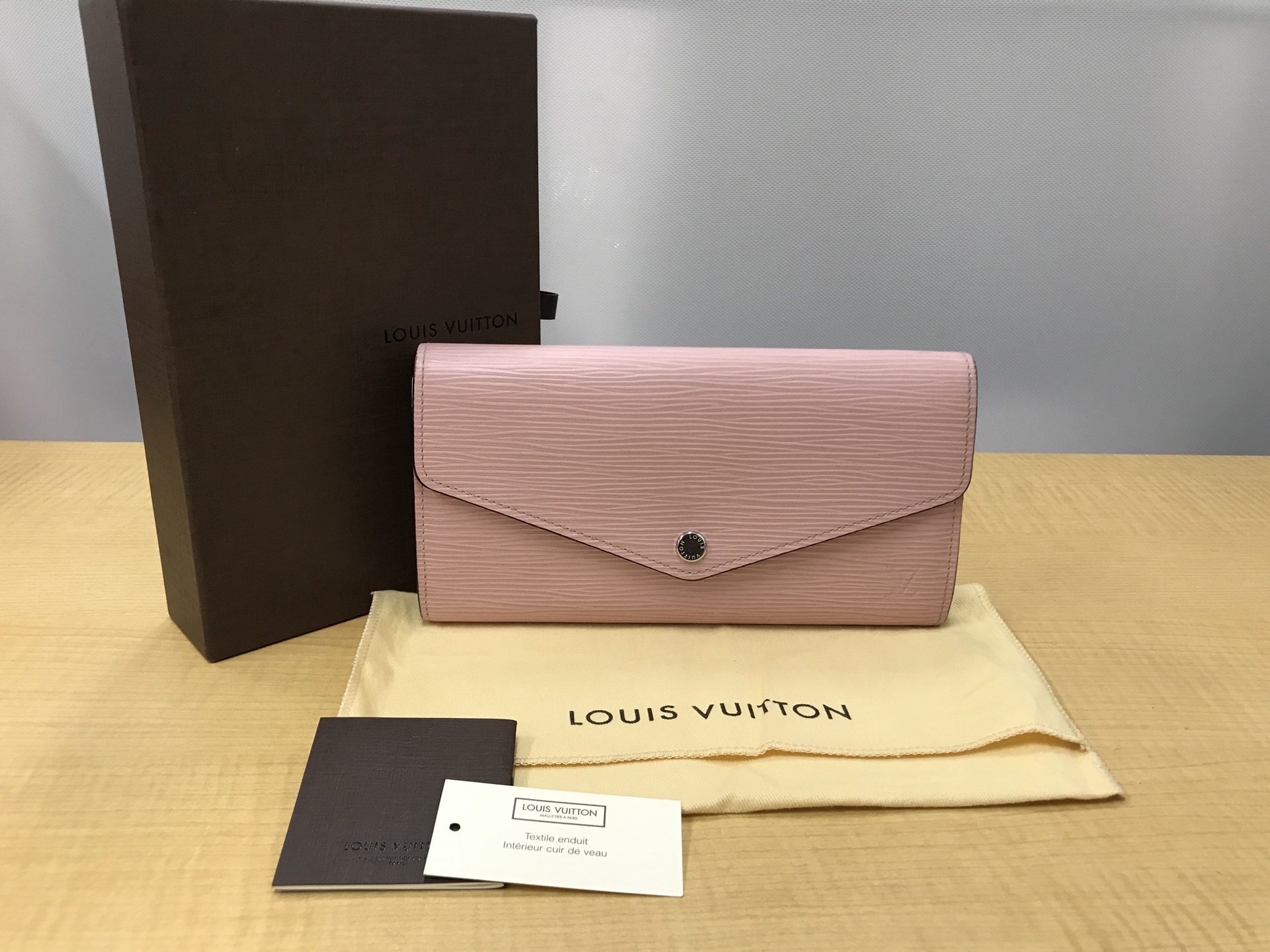LOUIS VUITTON M61216 エピ ポルトフォイユ・サラ