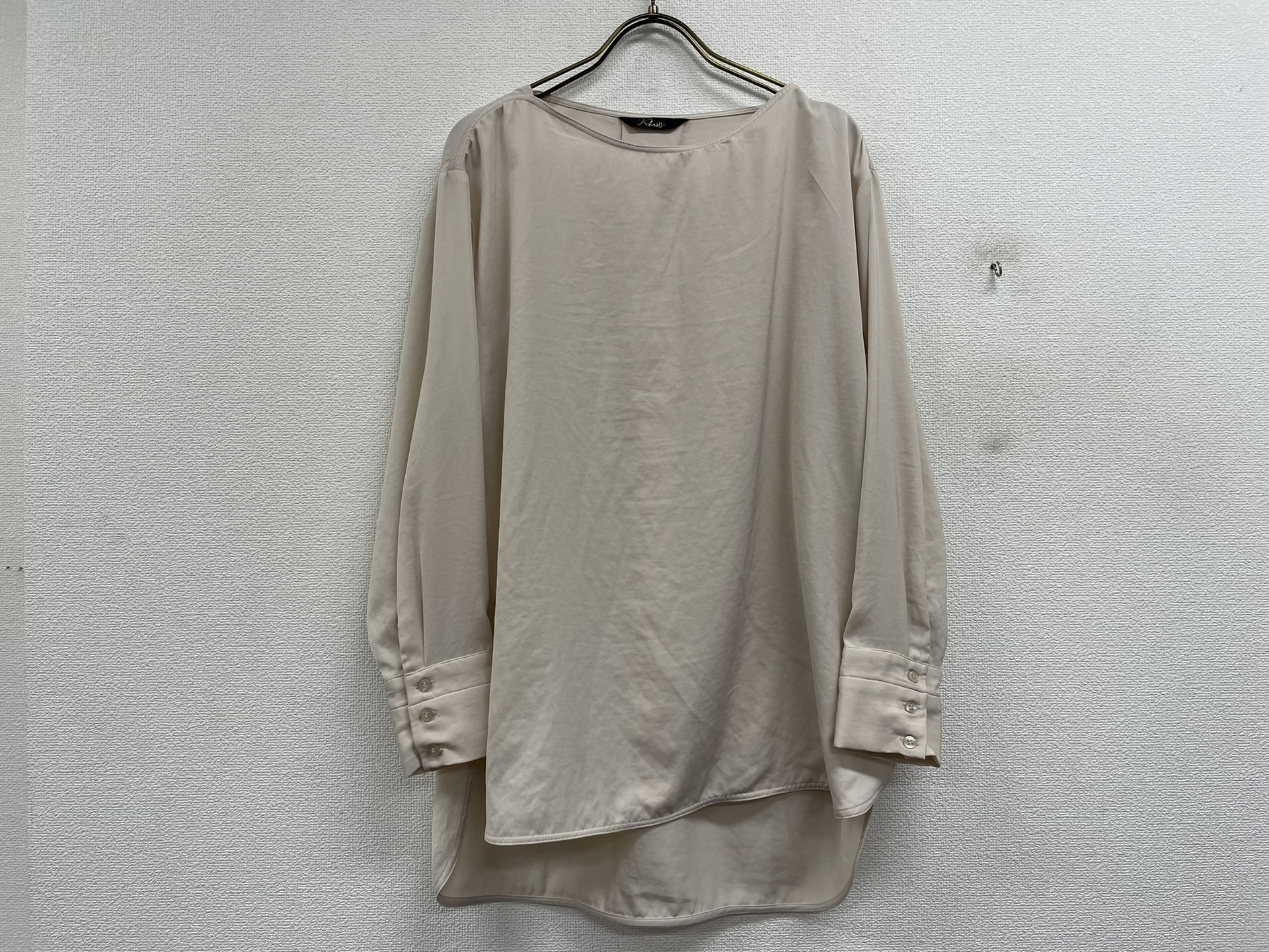 URBAN RESEARCH ラウンドヘムサテンブラウス
