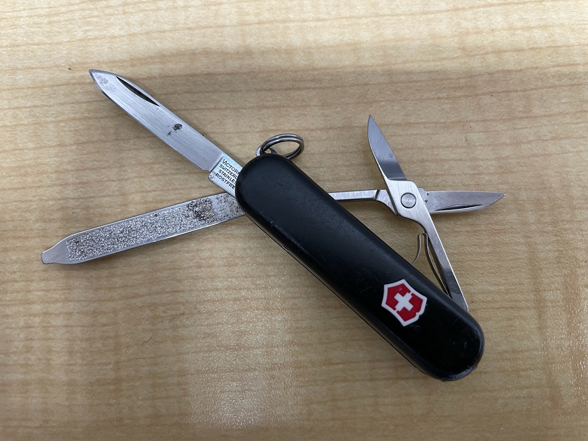 VICTORINOX シグネチャーライト