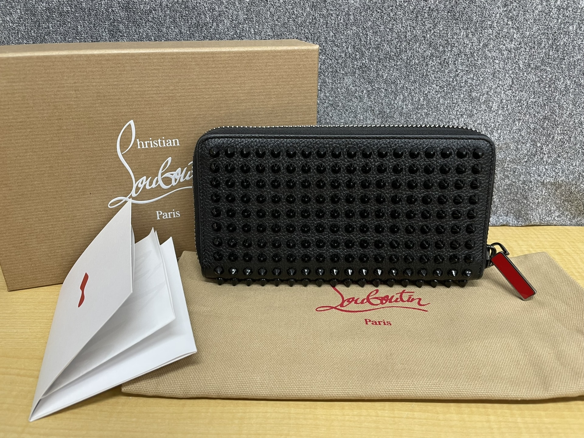 CHRISTIAN LOUBOUTIN 1165044 PANETTONEラウンドファスナー長財布