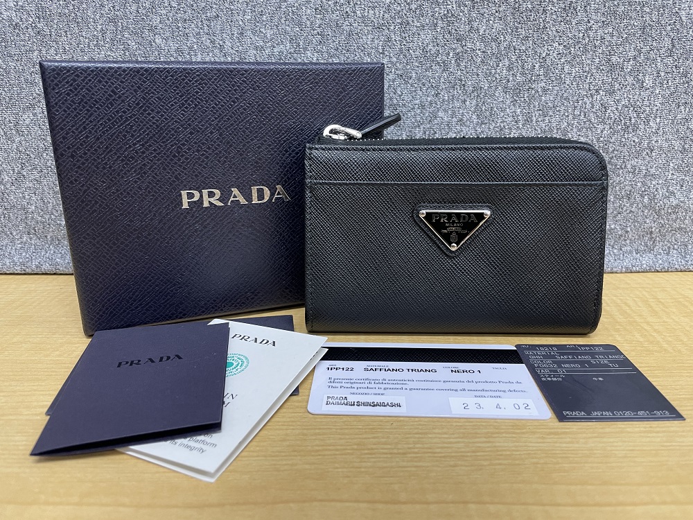 PRADA 1PP122_QHH_F0632 サフィアーノトライアングル キーケース