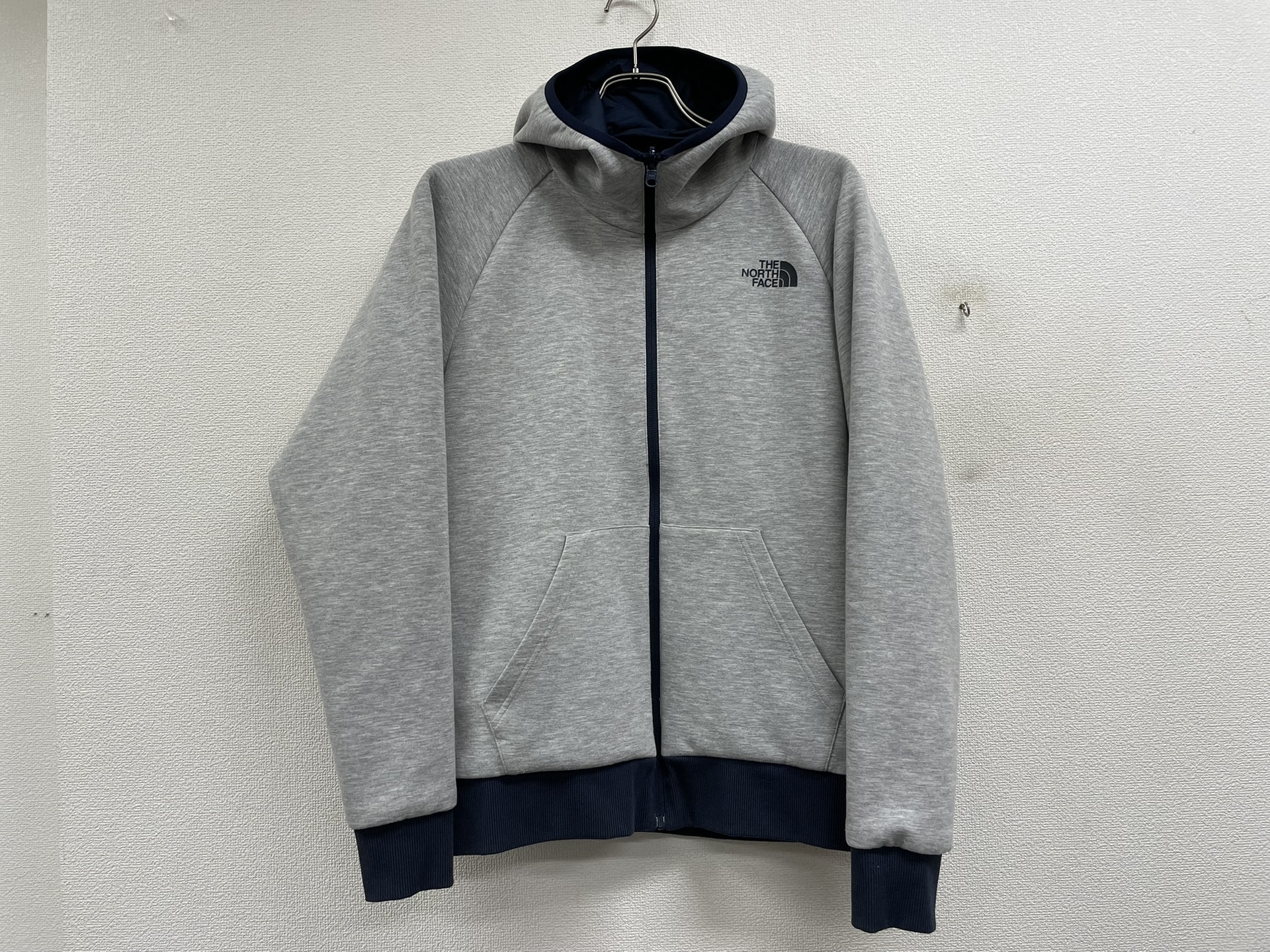 THE NORTH FACE NT61883 Reversible Tech Air Hoodie