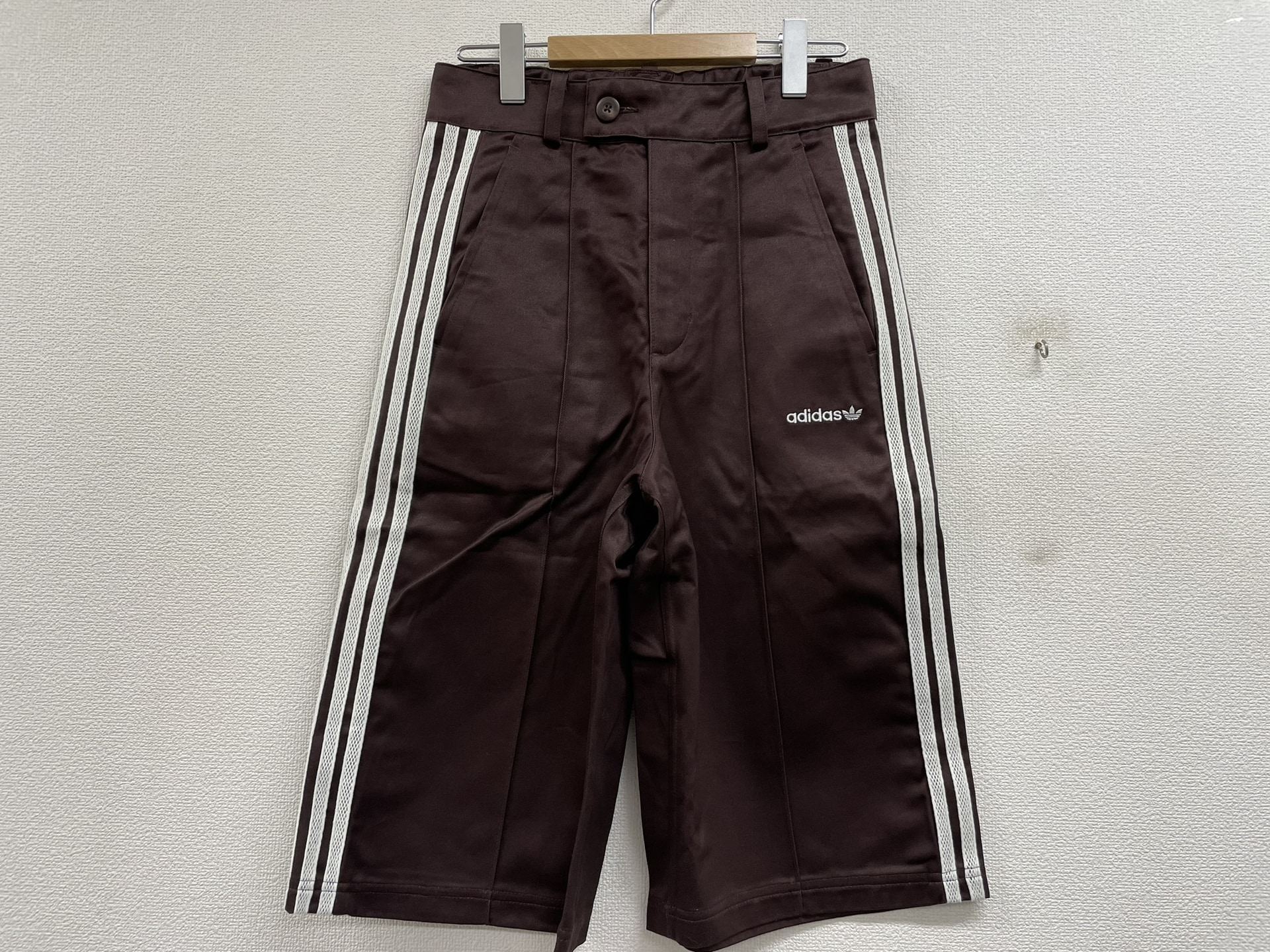 adidas JC6524 80s ルーズボタンスリーストライプスバミューダショーツ
