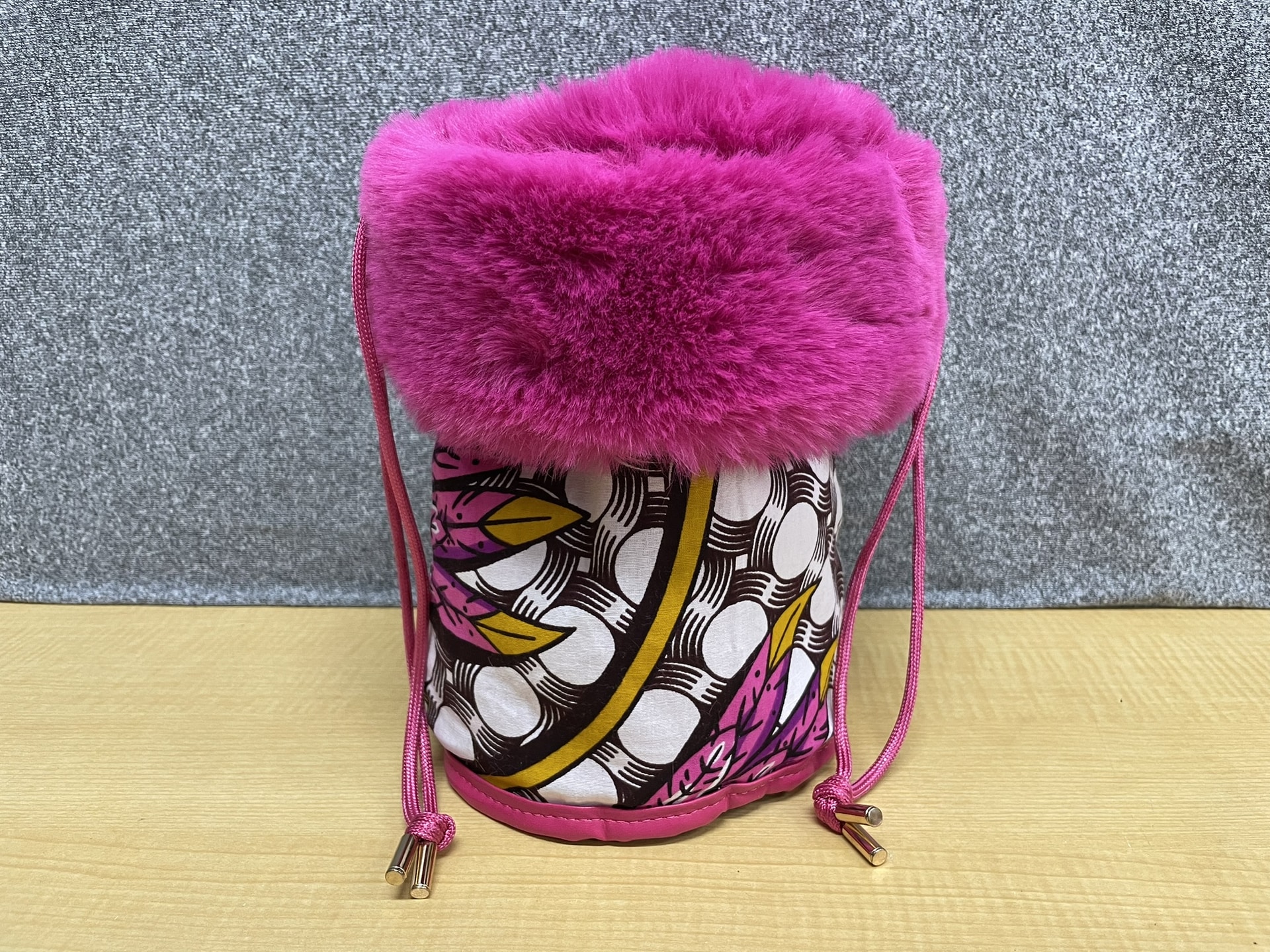 CLOUDY Eco Fur Drawstring Bag