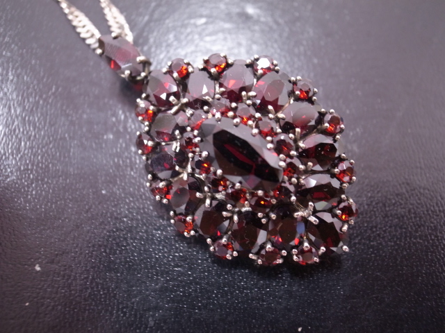 シルバーネックレス＆ブローチ ガーネット17.68ct