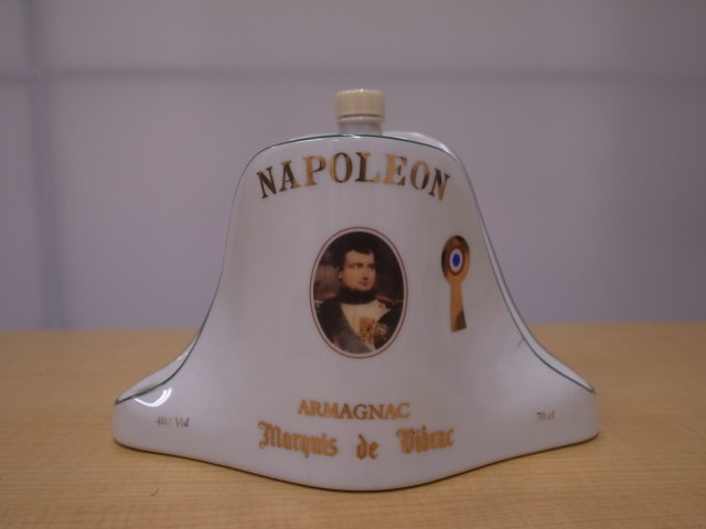 Marquis de Vibrac ナポレオン アルマニャック 白陶器ボトル