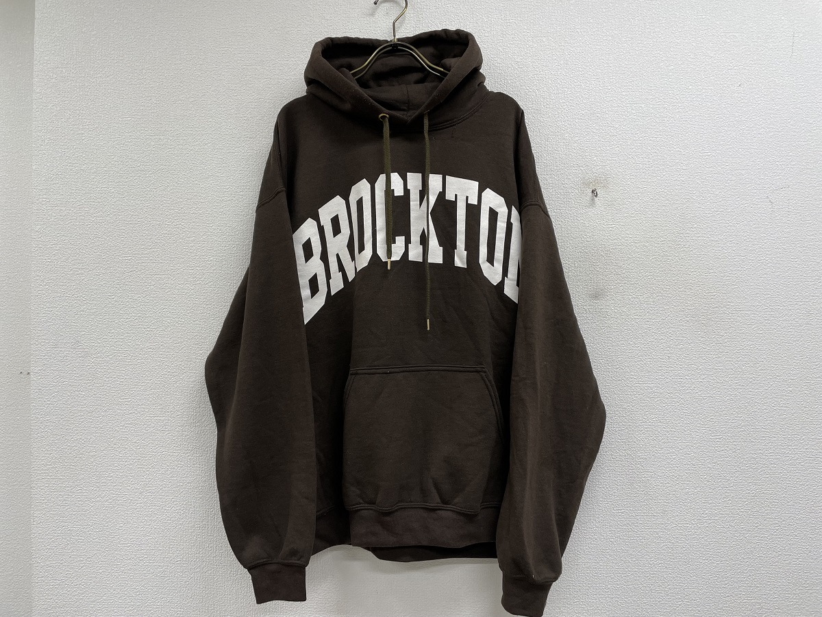 BROCKTON GYMNASIUM AP STUDIO別注 ロゴフーディプルオーバー