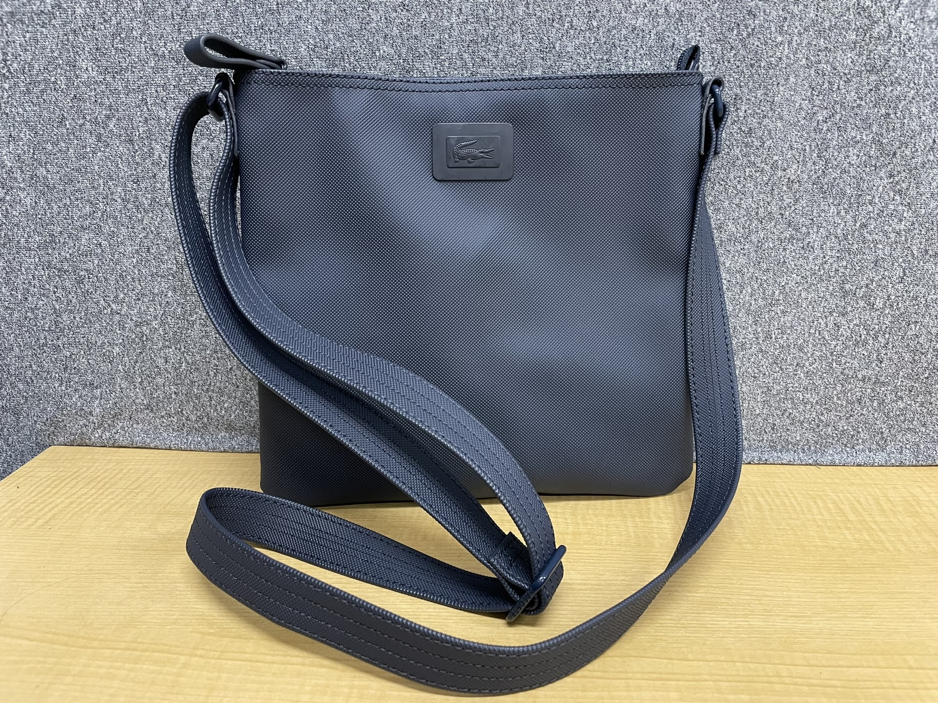 LACOSTE PVCショルダーバッグ