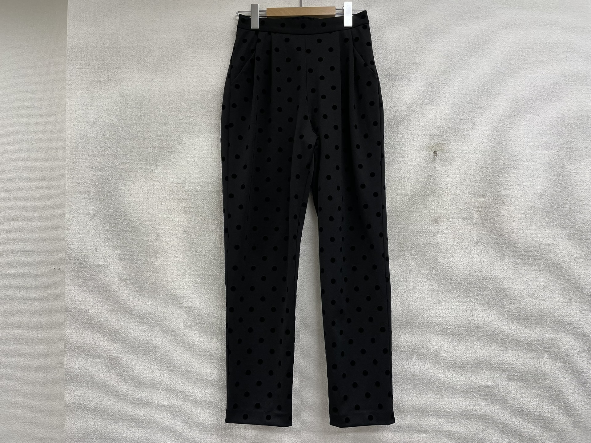 TREFLE＋1 ドットテーパードパンツ