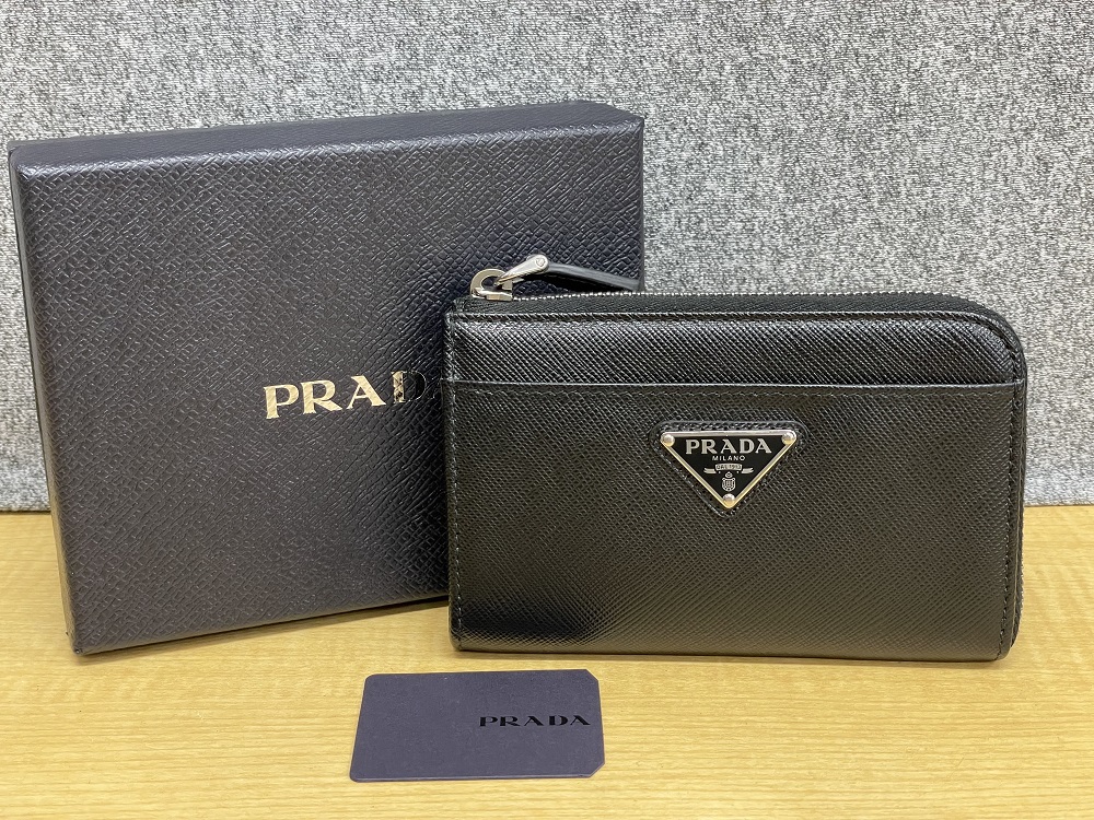 PRADA 1PP122_QHH_F0632 サフィアーノトライアングル キーケース