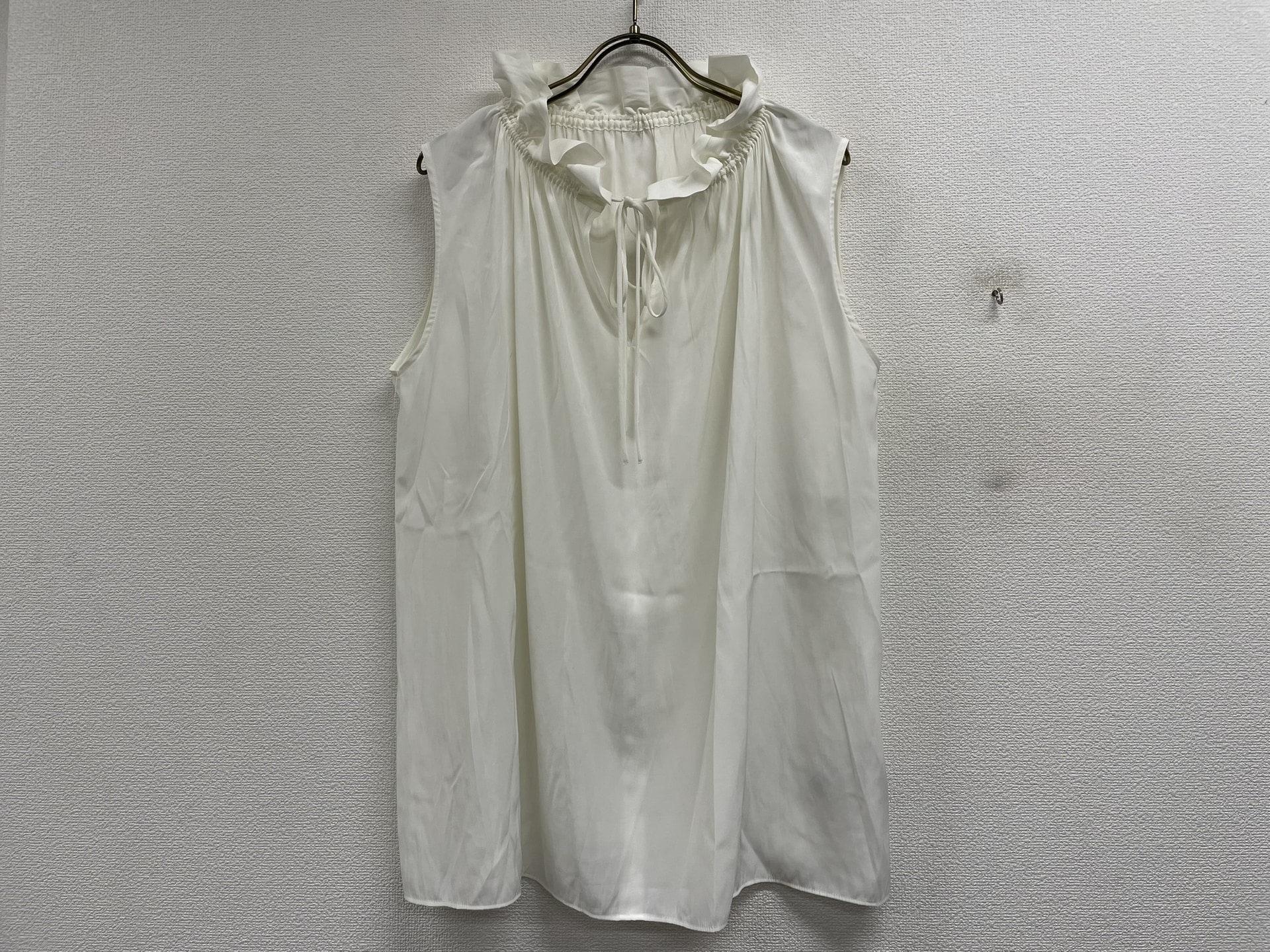NOBLE ストリングスラッフルタフタブラウス