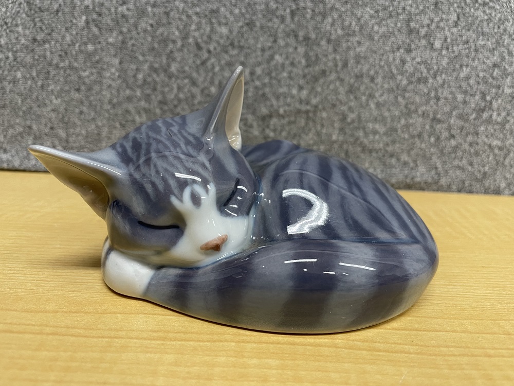 ROYAL COPENHAGEN 眠る猫 フィギュリン