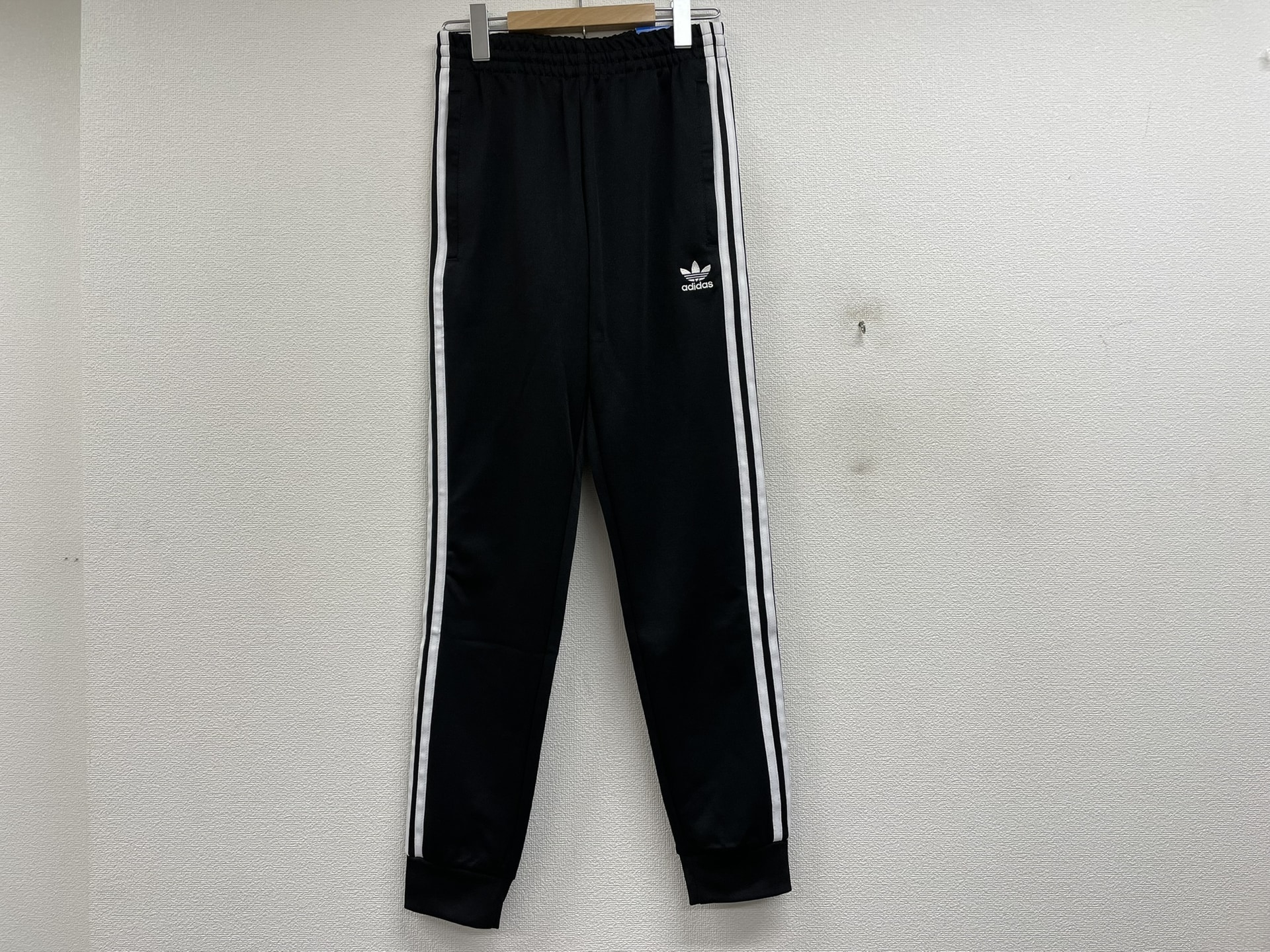 adidas IL2488 アディカラー クラシックス SST トラックパンツ