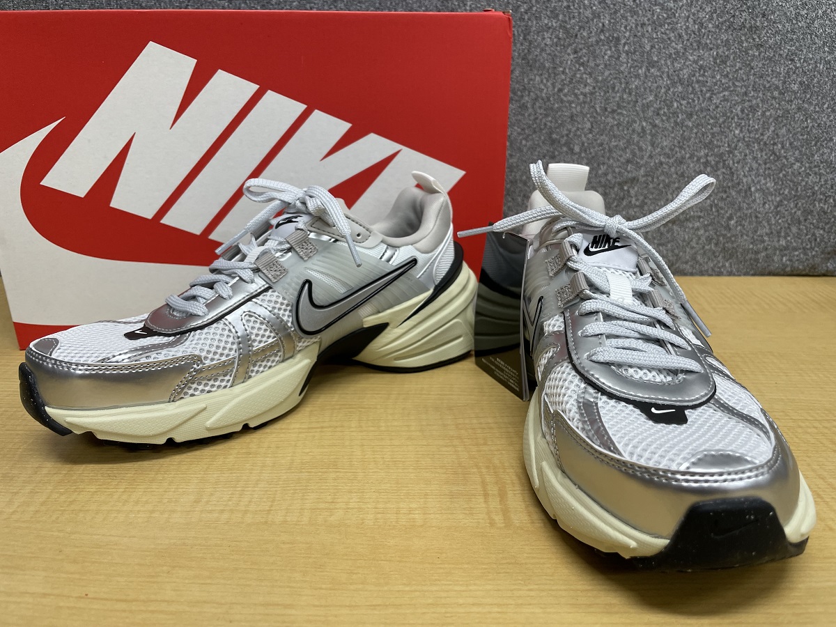 NIKE FD0736-100 V2K RUN
