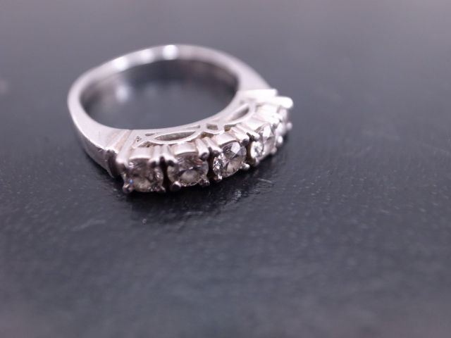 プラチナダイヤ一文字リング ダイヤモンド0.53ct