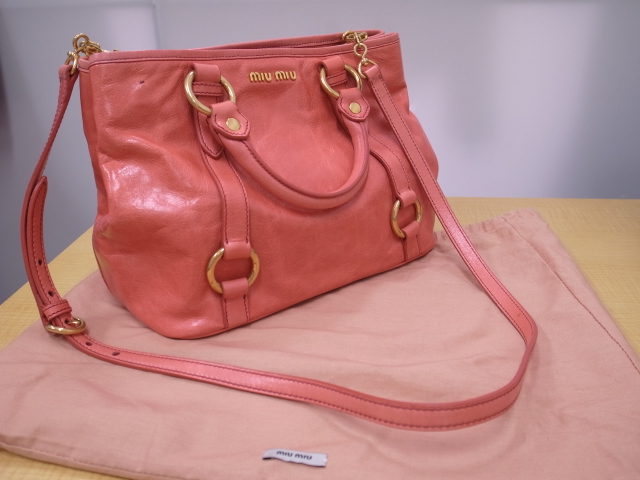 miumiu 2WAYパテントレザーハンドバッグ